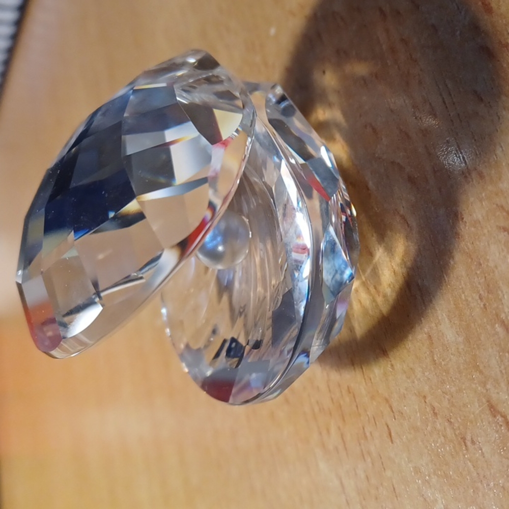 Stunning Crystal Clam Shell - Picture 3 of 4